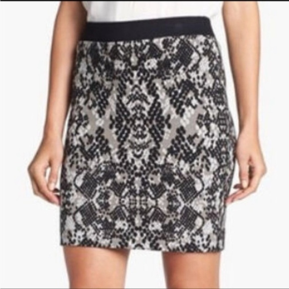 TRINA TURK CANDRA STRETCHY TUBE PENCIL PULLON BLACK WHITE OFFICE SKIRT